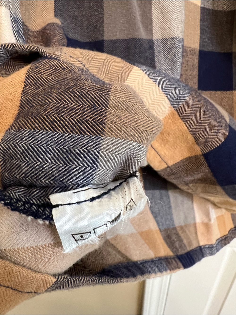 Tyler Boe flannel popover tunic features a brown, cream and blue plaid, Size M - Picture 12 of 14
